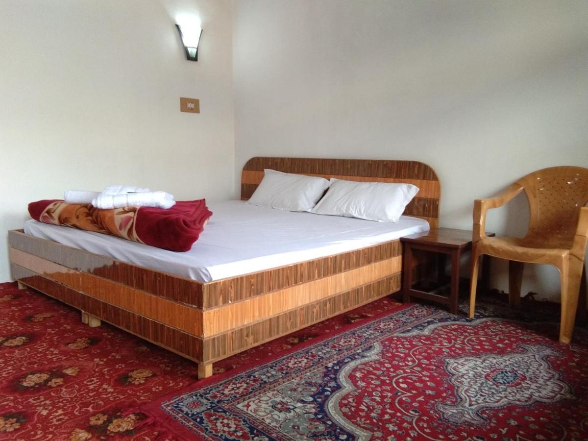 Howrah Guest House Srīnagar Dış mekan fotoğraf