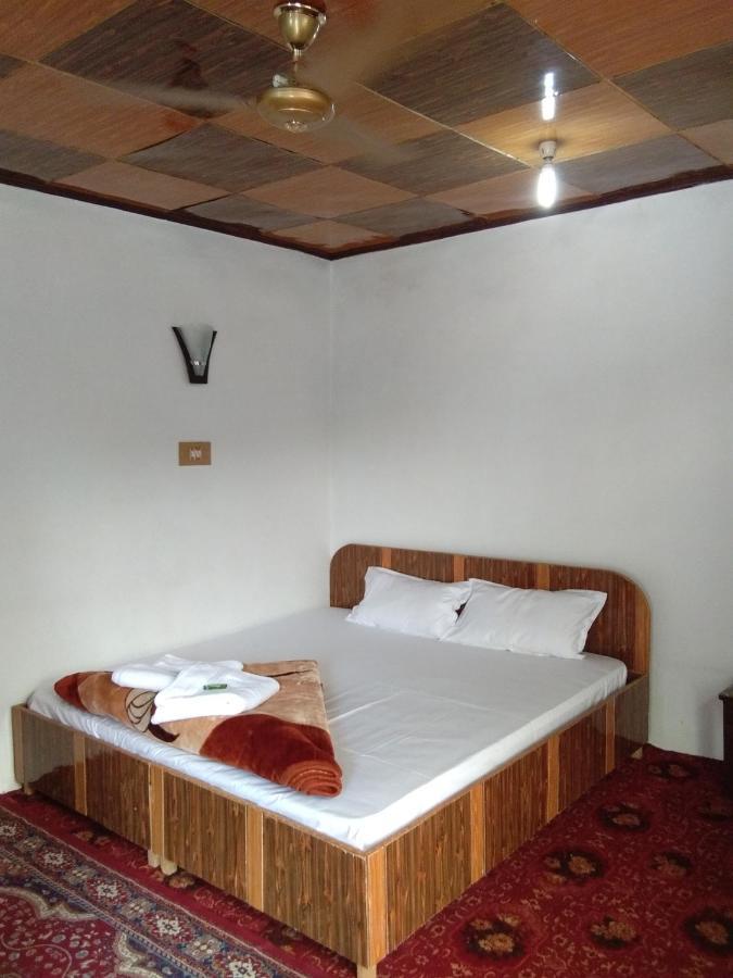 Howrah Guest House Srīnagar Dış mekan fotoğraf
