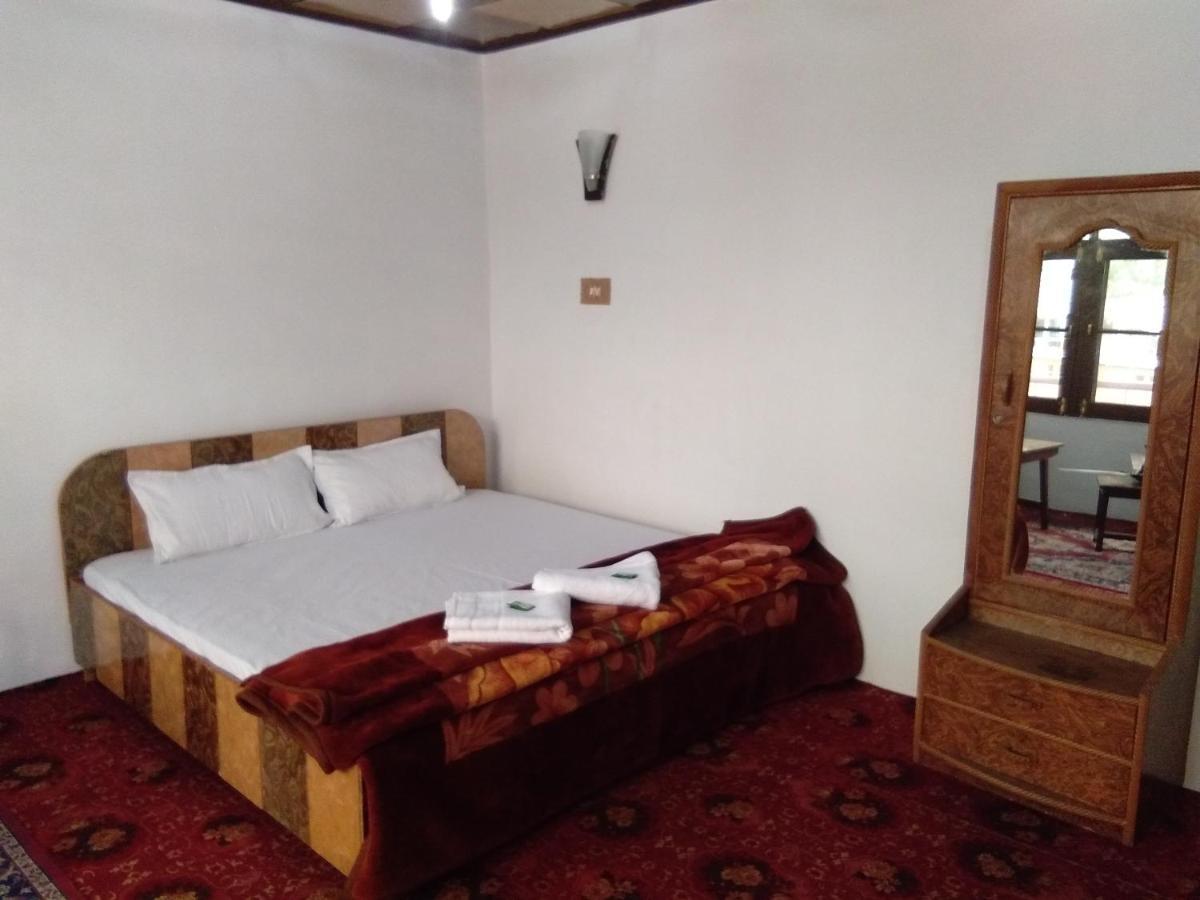 Howrah Guest House Srīnagar Dış mekan fotoğraf