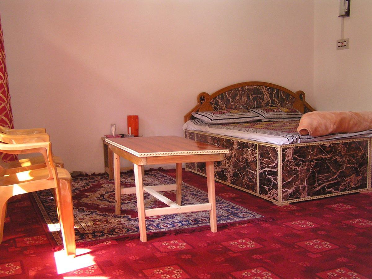 Howrah Guest House Srīnagar Dış mekan fotoğraf