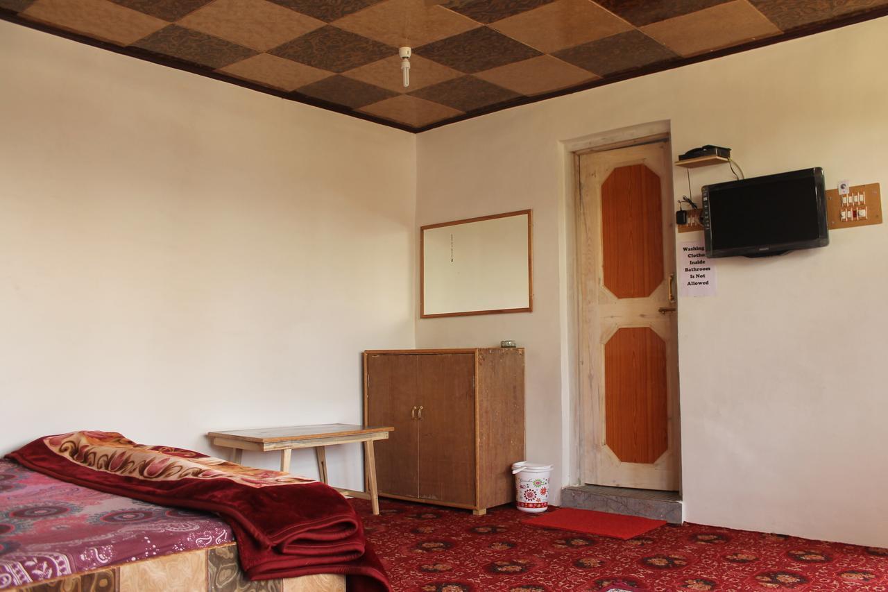 Howrah Guest House Srīnagar Dış mekan fotoğraf