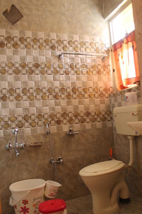 Howrah Guest House Srīnagar Dış mekan fotoğraf
