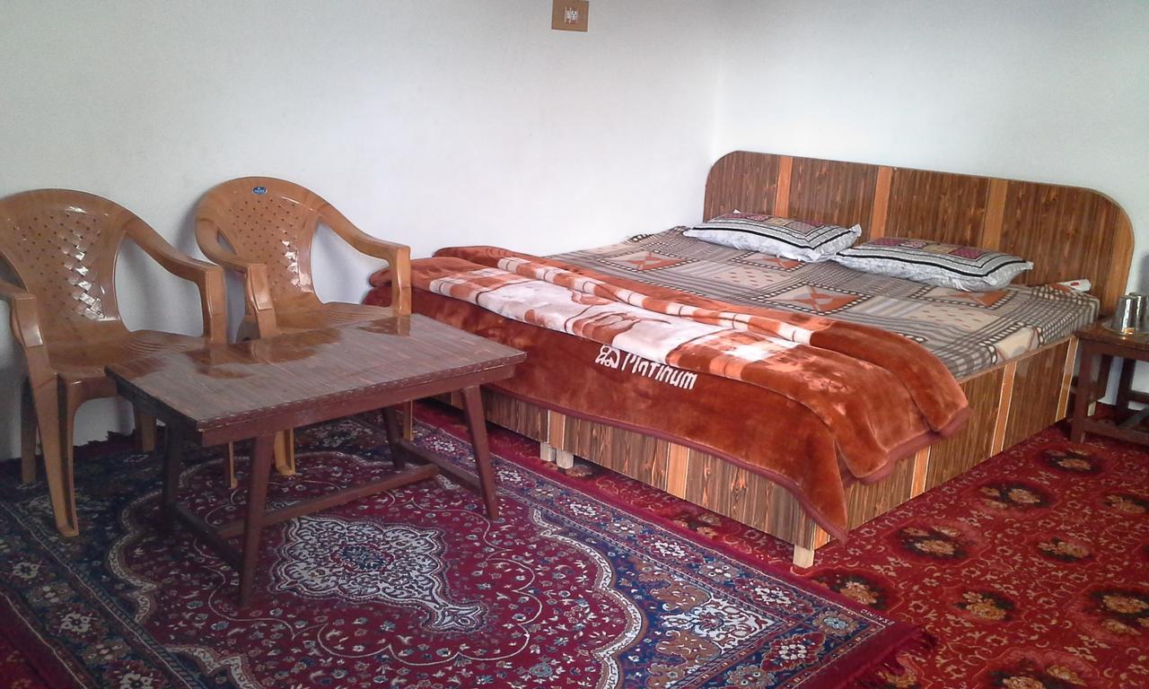 Howrah Guest House Srīnagar Dış mekan fotoğraf
