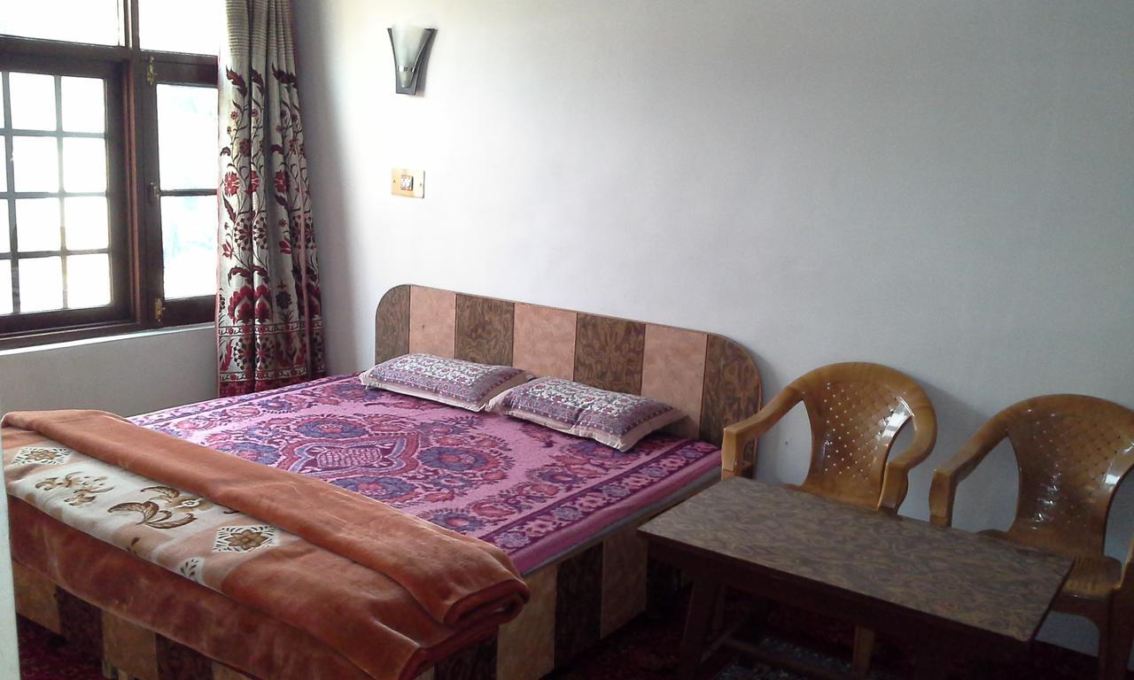 Howrah Guest House Srīnagar Dış mekan fotoğraf