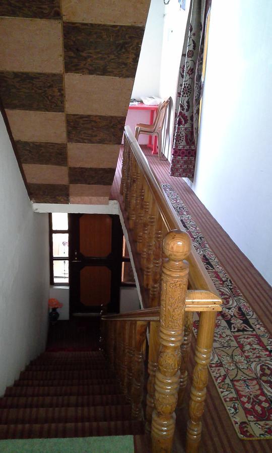 Howrah Guest House Srīnagar Dış mekan fotoğraf