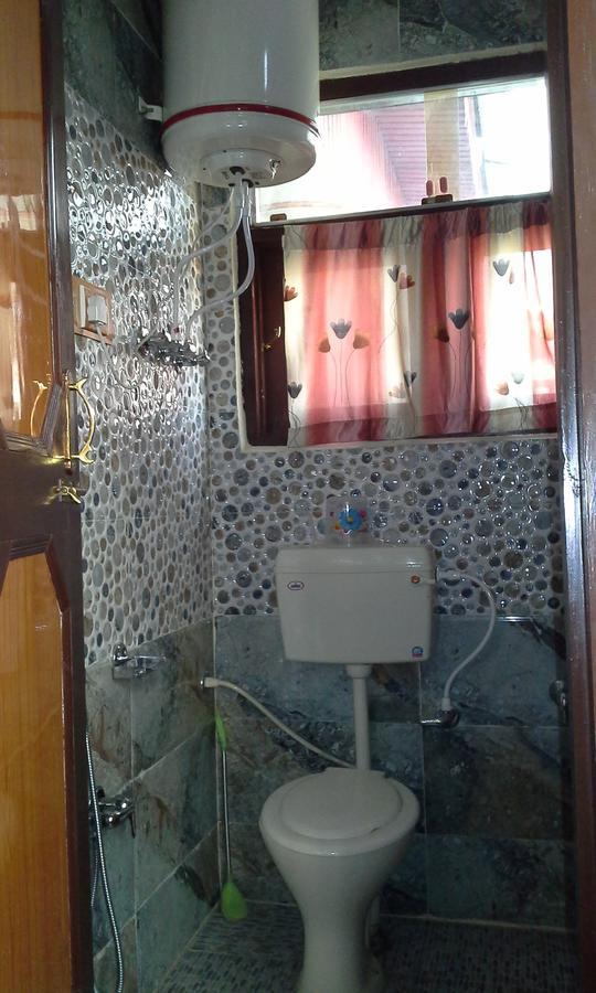 Howrah Guest House Srīnagar Dış mekan fotoğraf