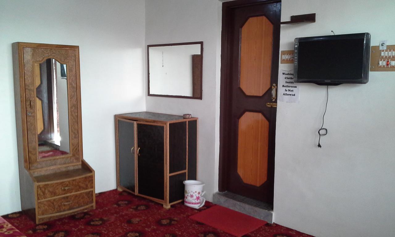 Howrah Guest House Srīnagar Dış mekan fotoğraf