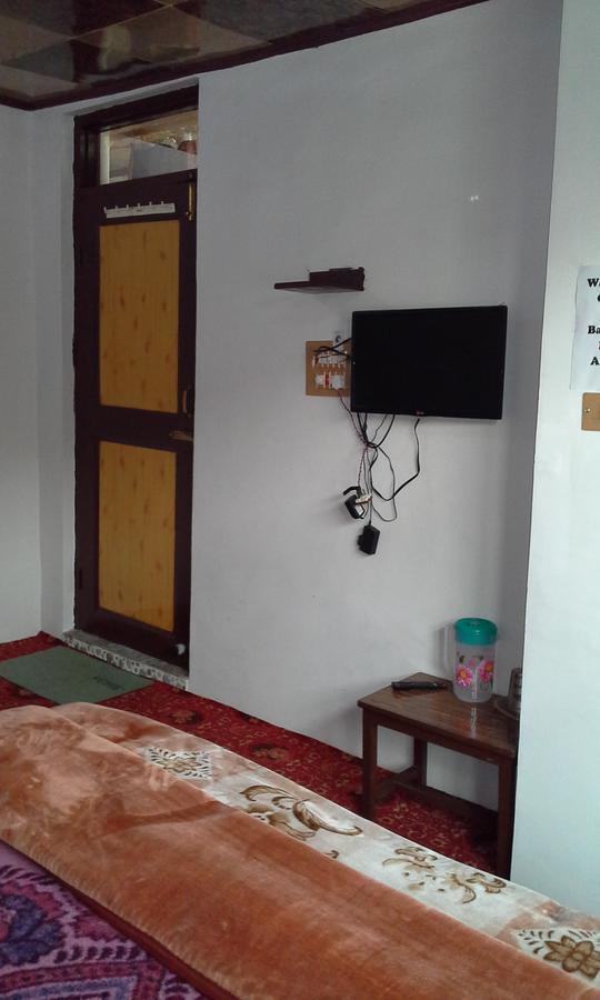 Howrah Guest House Srīnagar Dış mekan fotoğraf