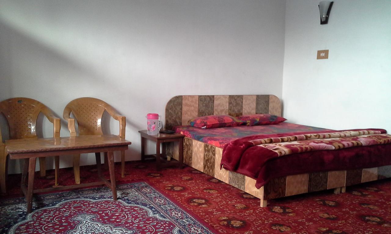 Howrah Guest House Srīnagar Dış mekan fotoğraf