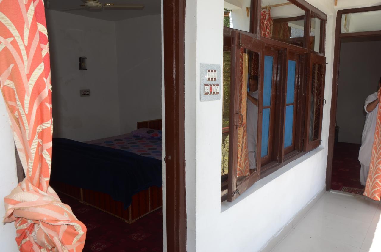 Howrah Guest House Srīnagar Dış mekan fotoğraf