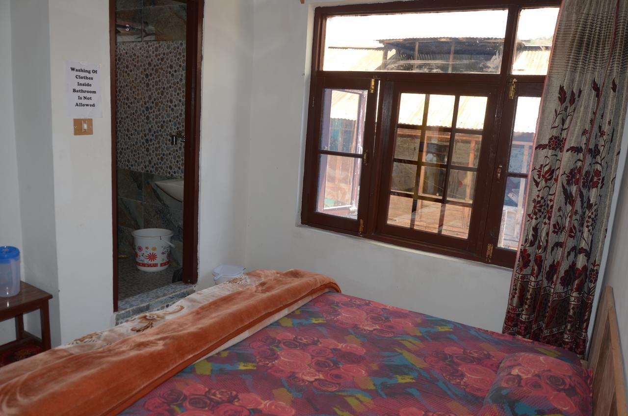 Howrah Guest House Srīnagar Dış mekan fotoğraf