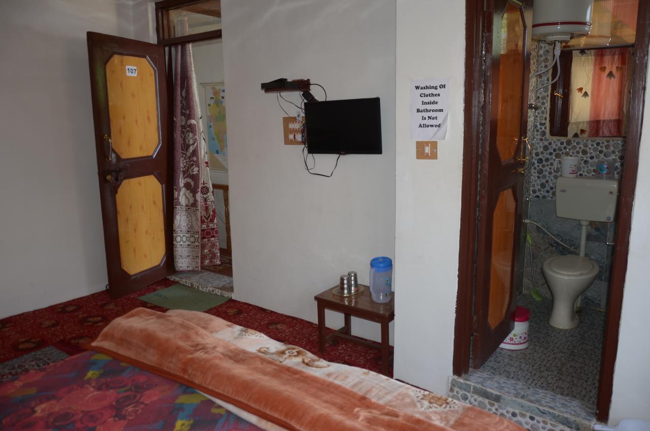 Howrah Guest House Srīnagar Dış mekan fotoğraf