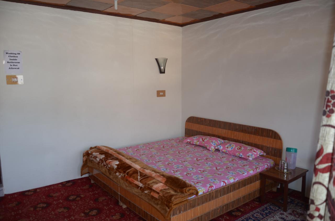 Howrah Guest House Srīnagar Dış mekan fotoğraf