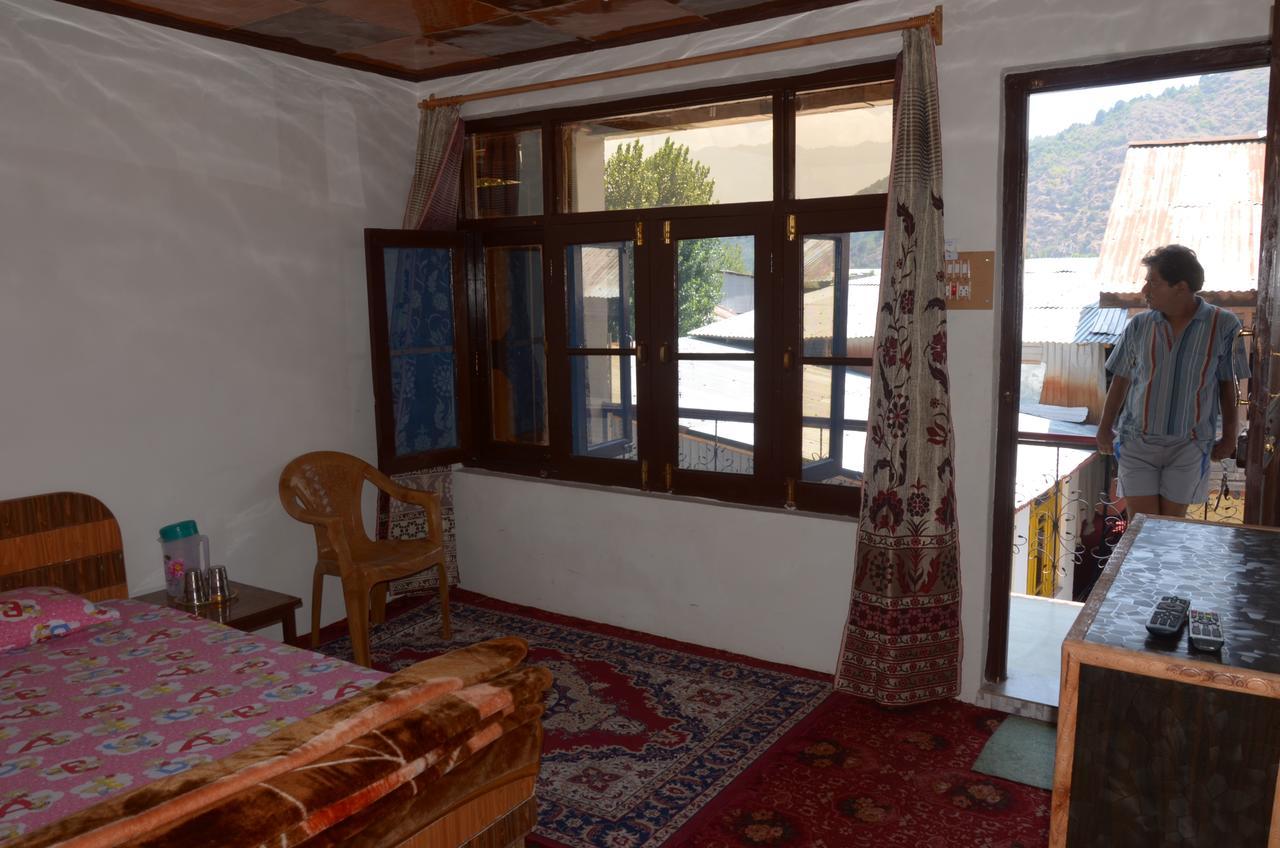 Howrah Guest House Srīnagar Dış mekan fotoğraf