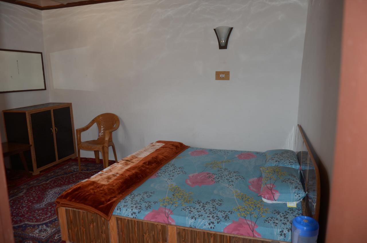 Howrah Guest House Srīnagar Dış mekan fotoğraf
