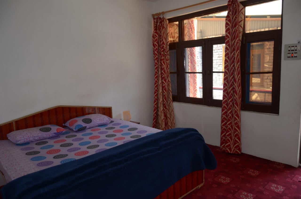 Howrah Guest House Srīnagar Dış mekan fotoğraf
