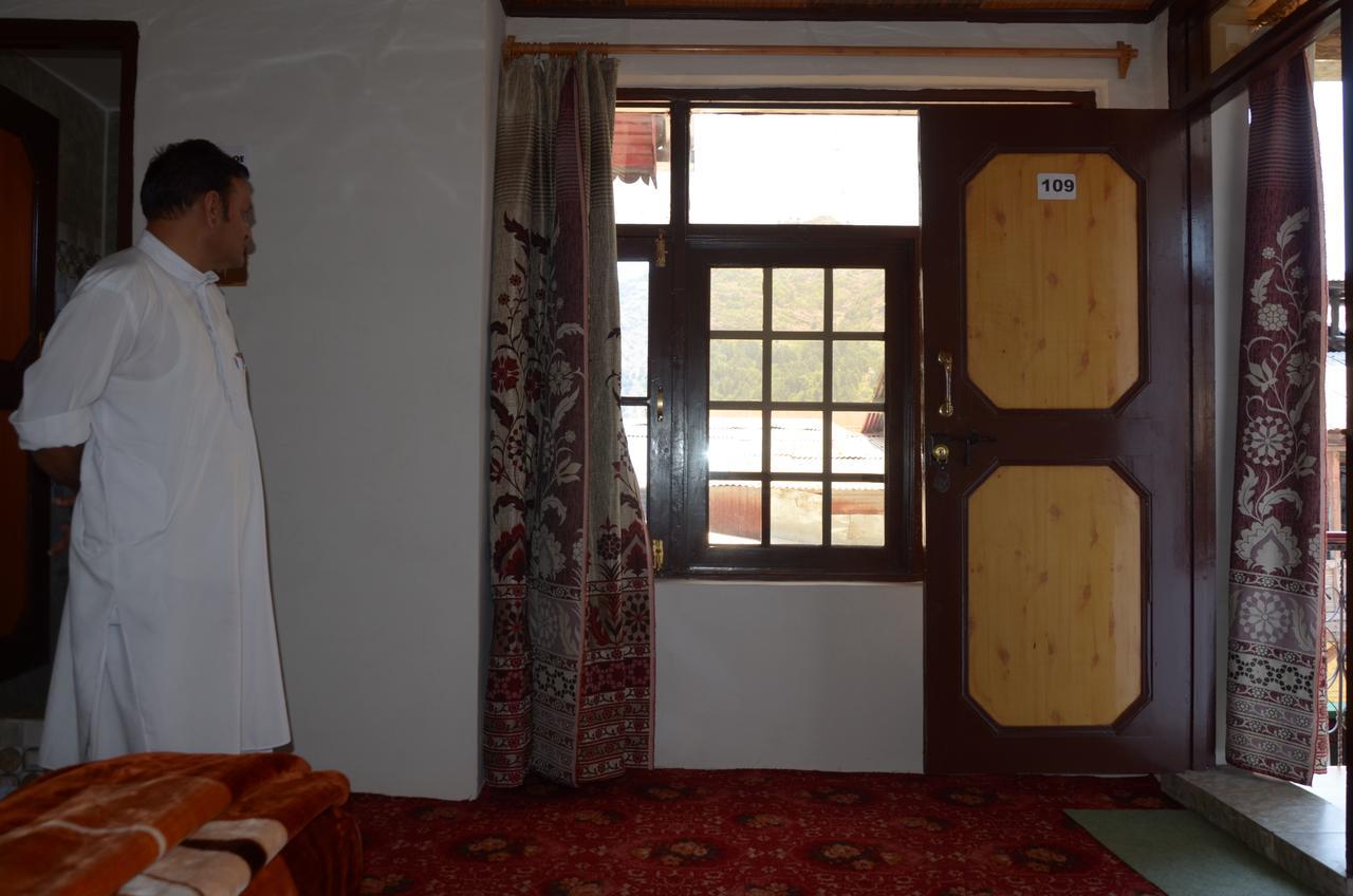 Howrah Guest House Srīnagar Dış mekan fotoğraf