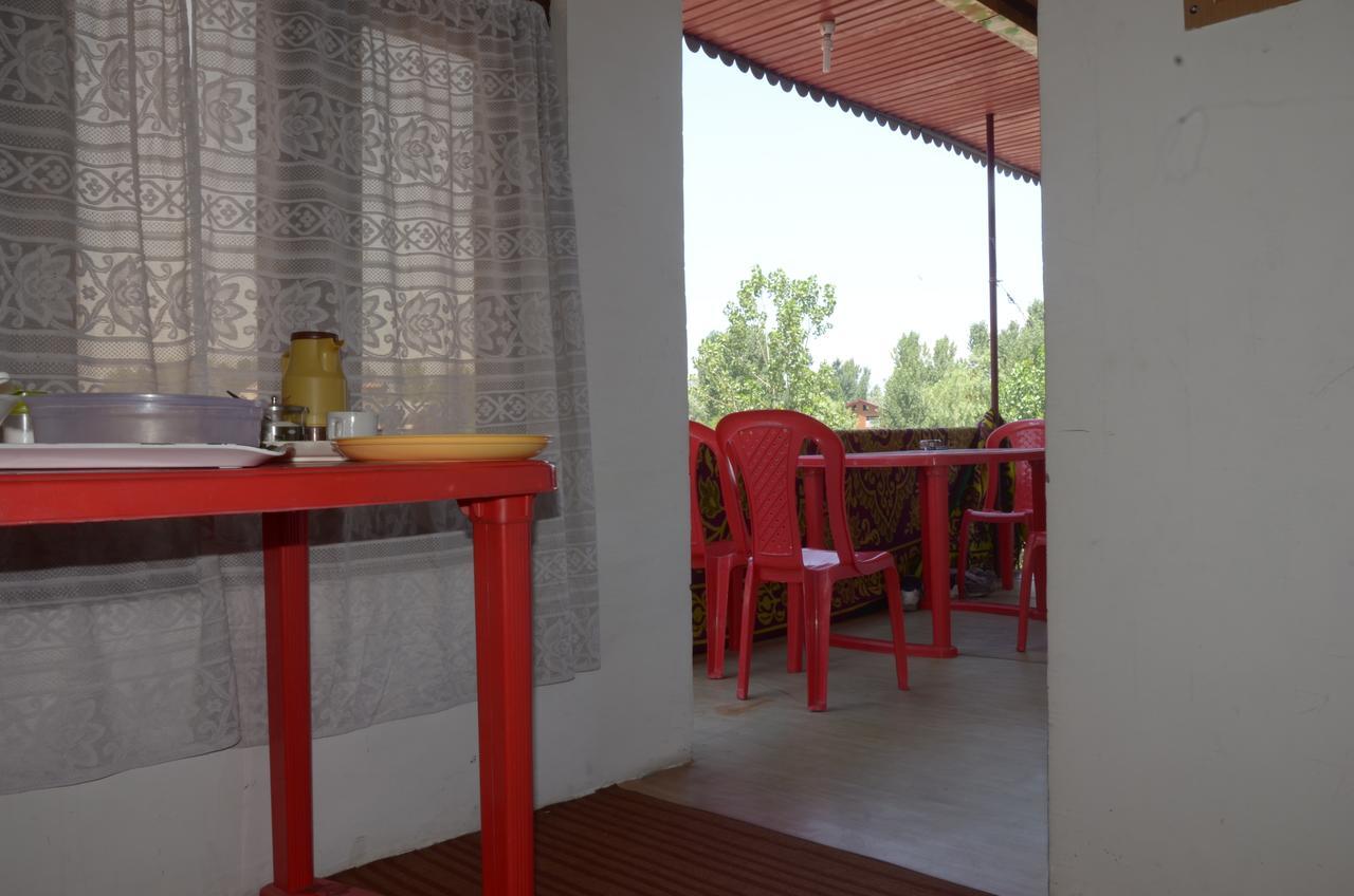 Howrah Guest House Srīnagar Dış mekan fotoğraf