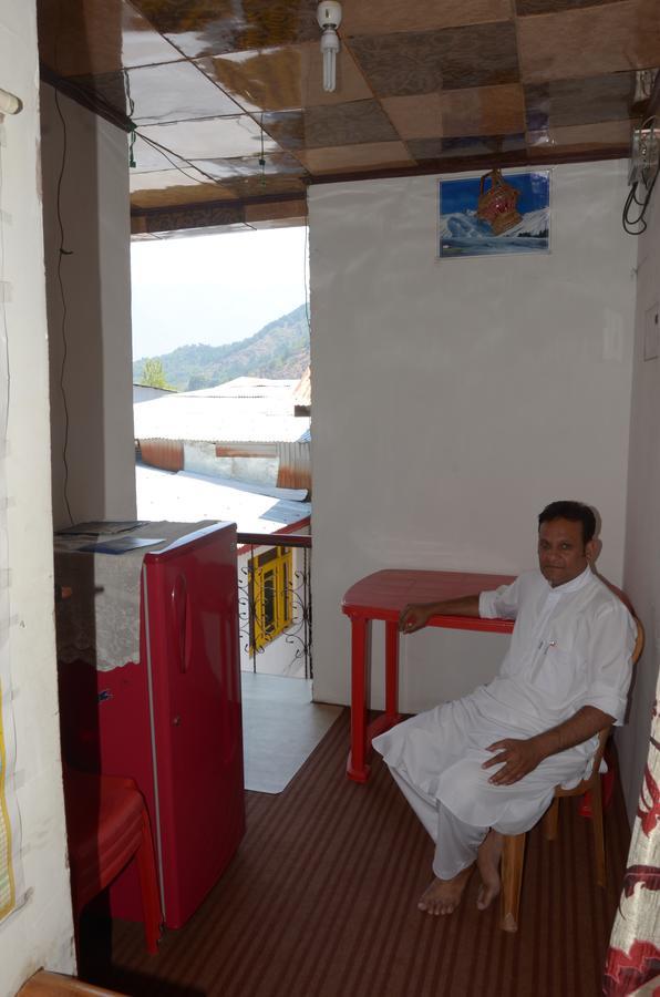 Howrah Guest House Srīnagar Dış mekan fotoğraf