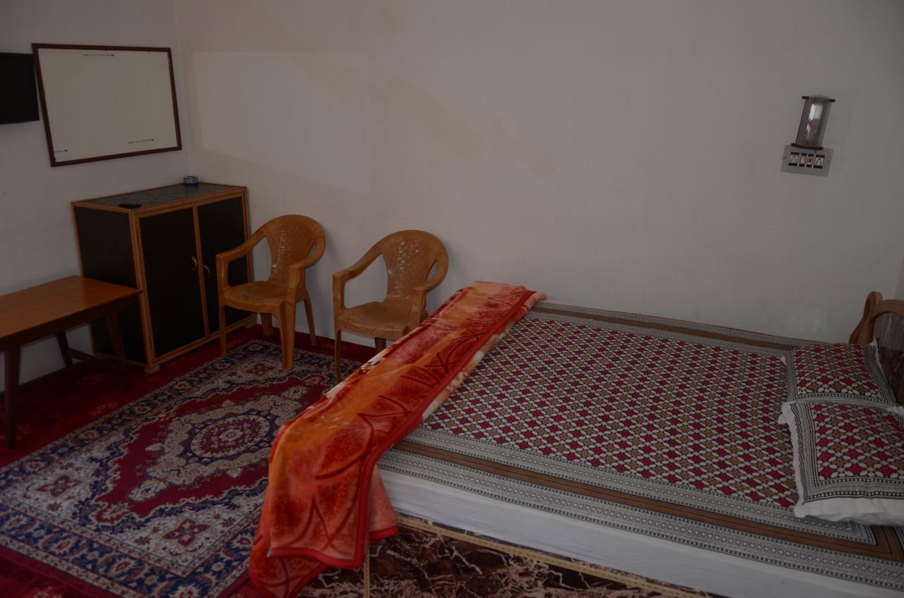 Howrah Guest House Srīnagar Dış mekan fotoğraf