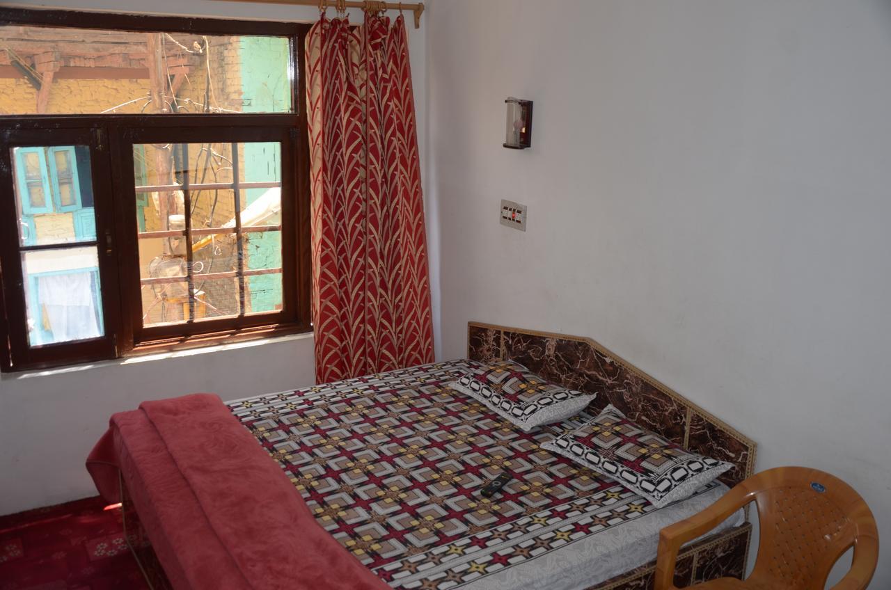 Howrah Guest House Srīnagar Dış mekan fotoğraf