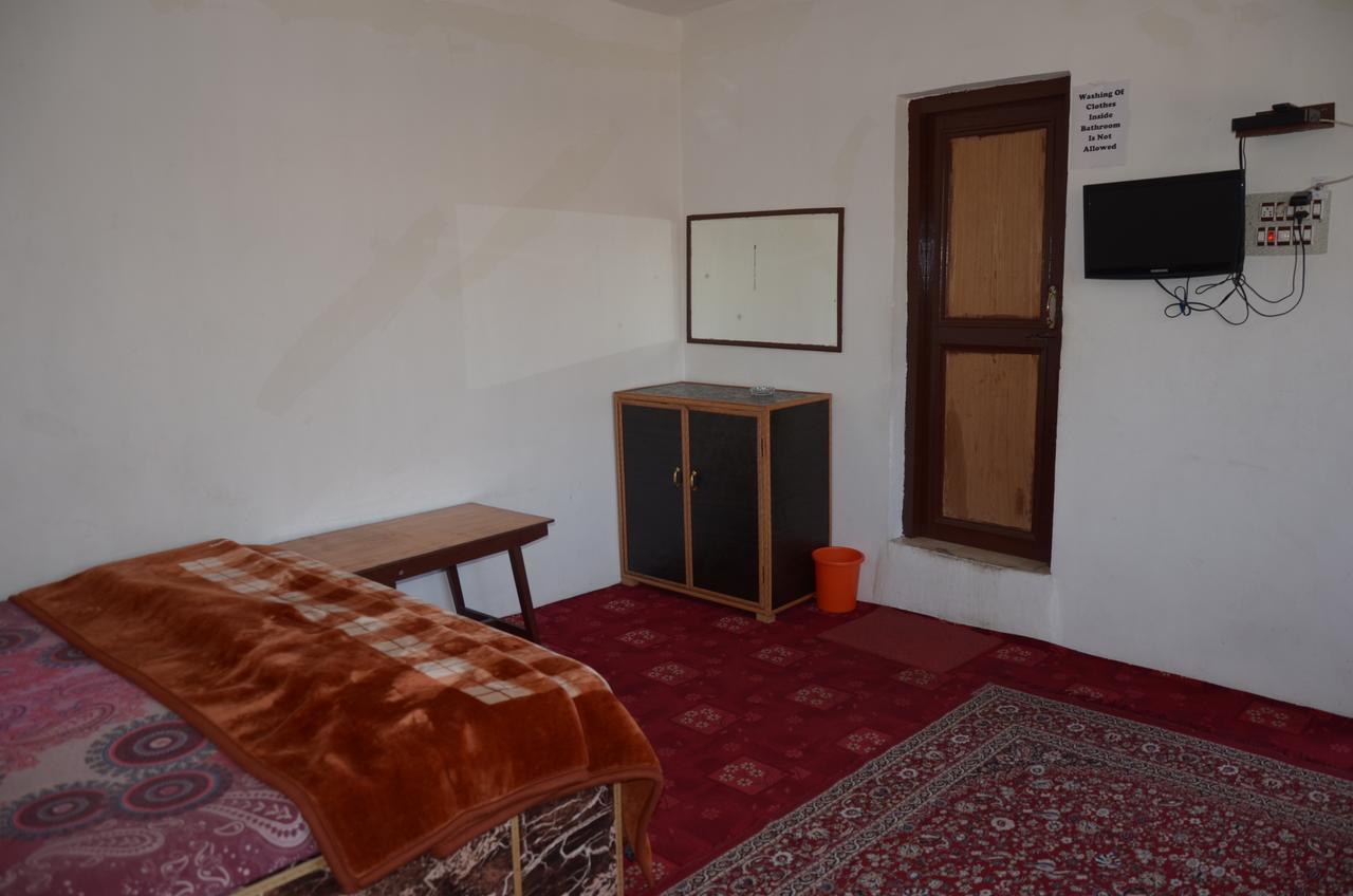 Howrah Guest House Srīnagar Dış mekan fotoğraf