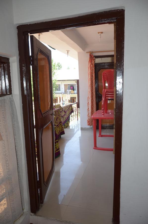 Howrah Guest House Srīnagar Dış mekan fotoğraf
