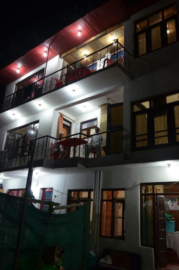 Howrah Guest House Srīnagar Dış mekan fotoğraf
