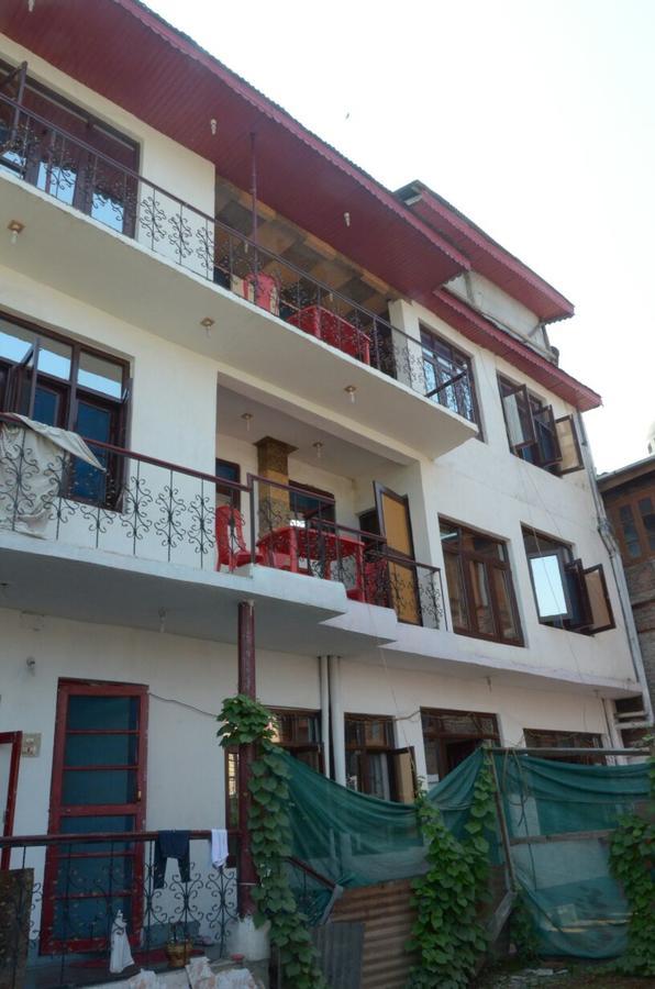 Howrah Guest House Srīnagar Dış mekan fotoğraf