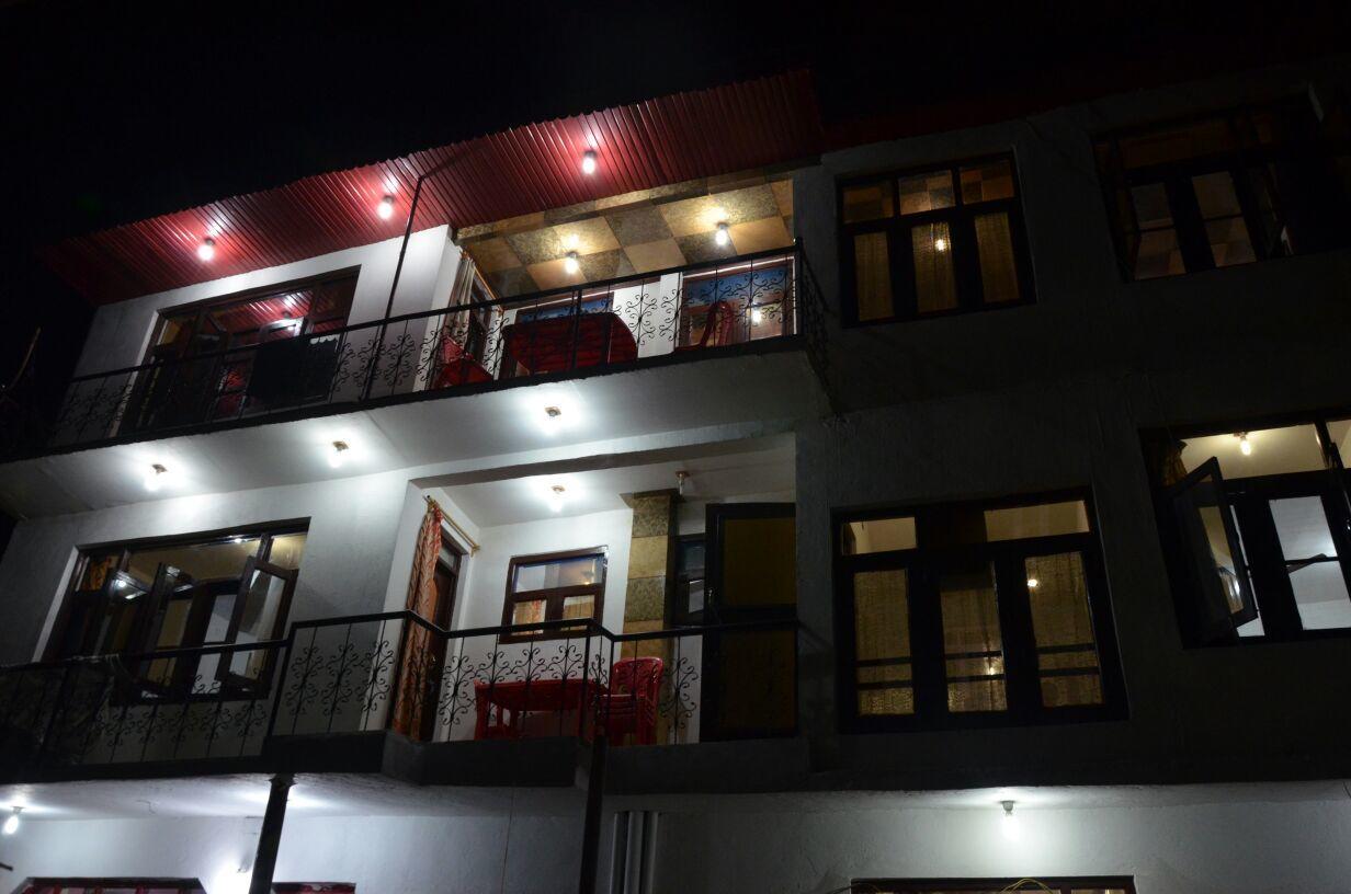 Howrah Guest House Srīnagar Dış mekan fotoğraf